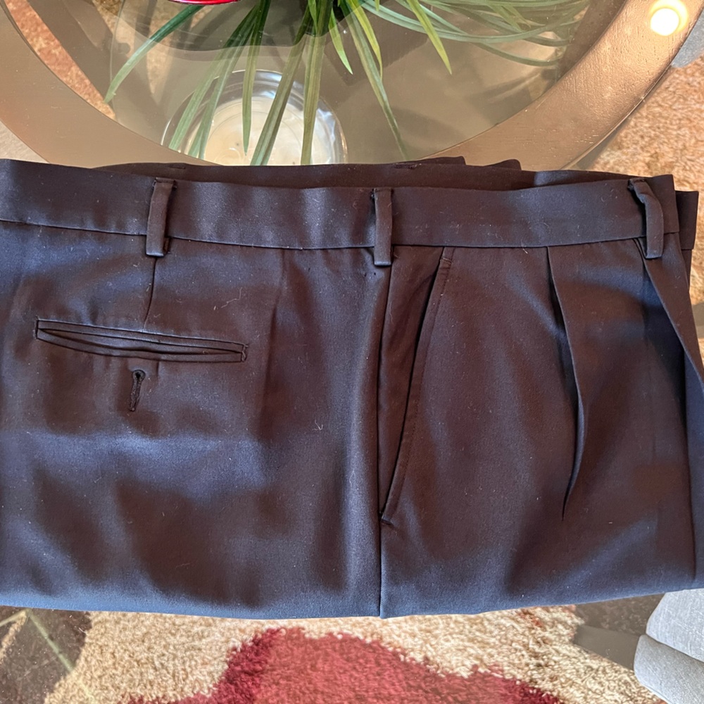 Van Heusen Mens Regular Fit Pleated Stain Resistant Pants 44x30 Dark Navy Blue
